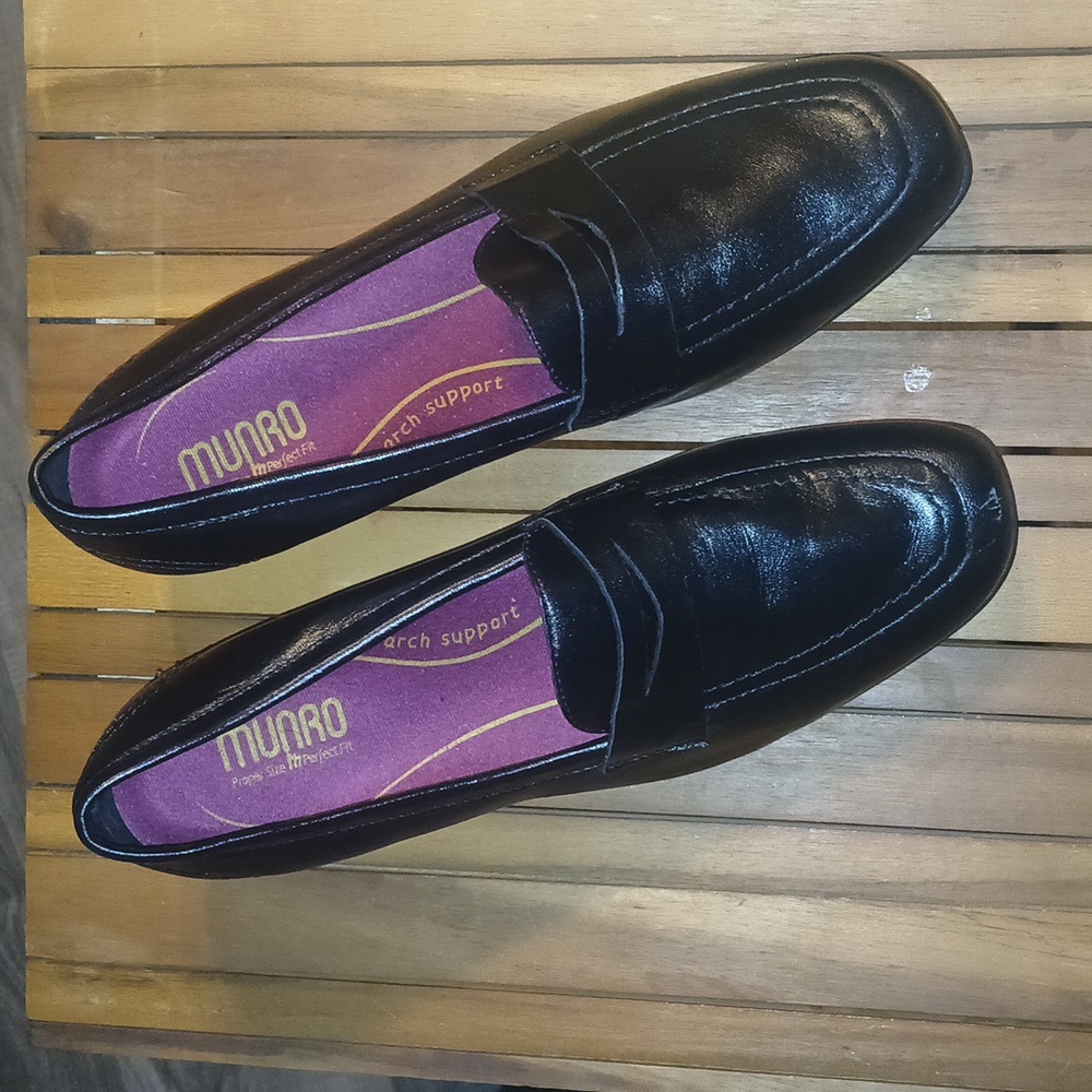 Munro Ellis Penny Loafer Pump